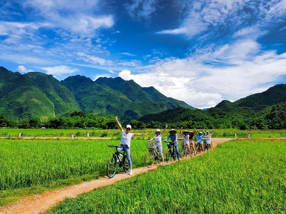 Hanoi Mai Chau Pu Luong E-bike Tour 3 Days